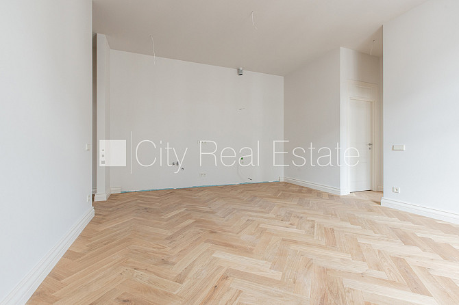 Здание во дворе, реновированный дом, закрытый двор, лифт, лестничная клетка после Рига - изображение 4