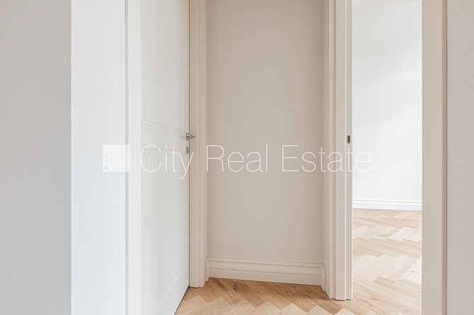 Здание во дворе, реновированный дом, закрытый двор, лифт, лестничная клетка после Рига - изображение 10