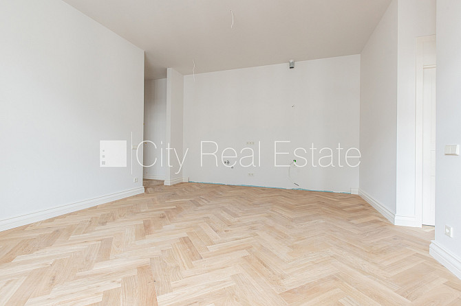 Здание во дворе, реновированный дом, закрытый двор, лифт, лестничная клетка после Рига - изображение 3