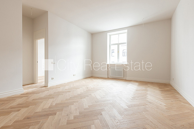 Здание во дворе, реновированный дом, закрытый двор, лифт, лестничная клетка после Рига - изображение 2