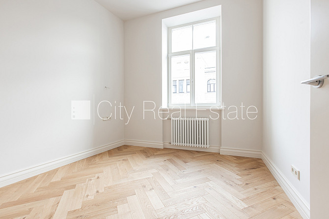 Здание во дворе, реновированный дом, закрытый двор, лифт, лестничная клетка после Рига - изображение 7