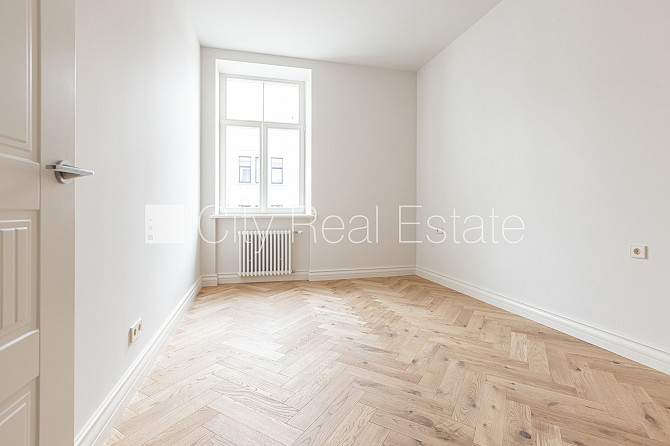 Здание во дворе, реновированный дом, закрытый двор, лифт, лестничная клетка после Рига - изображение 13