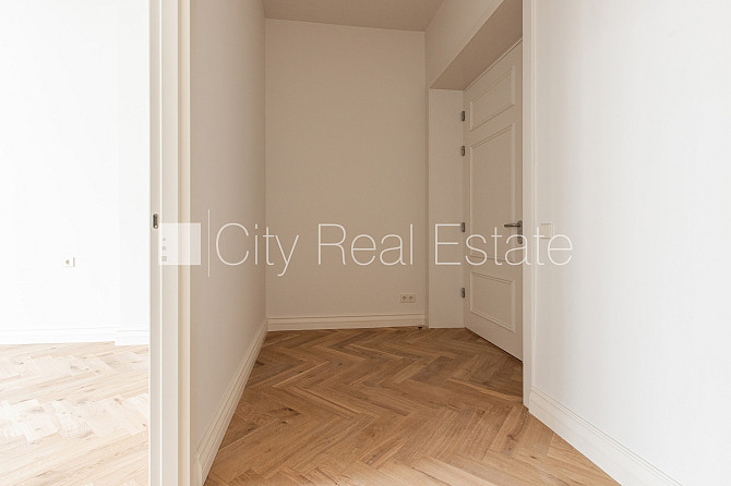 Здание во дворе, реновированный дом, закрытый двор, лифт, лестничная клетка после Рига - изображение 5