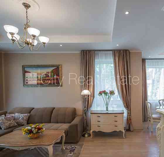 Земля в собственности, новостройка, дом во дворе, благоустроенная озеленённая Юрмала