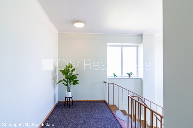 Земля в собственности, частный дом, зеленая территория 2600 м2, закрытый двор, место Юрмала - изображение 15