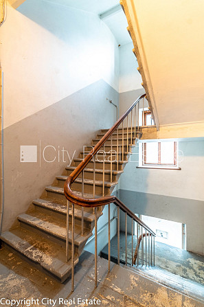 Фасадный дом, вход с улицы, окна выходят в обе стороны дома, количество спален 4 Рига - изображение 17