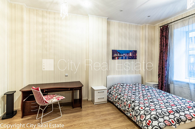 Фасадный дом, вход с улицы, окна выходят в обе стороны дома, количество спален 4 Рига - изображение 5