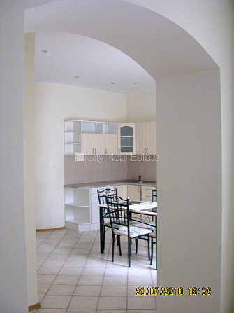 Фасадный дом, реновированный дом, закрытый двор, вход с улицы, лестничная клетка Рига - изображение 4