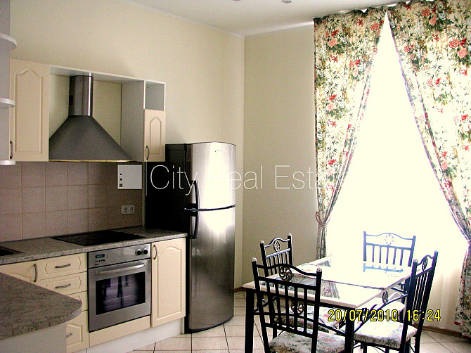 Фасадный дом, реновированный дом, закрытый двор, вход с улицы, лестничная клетка Рига - изображение 2