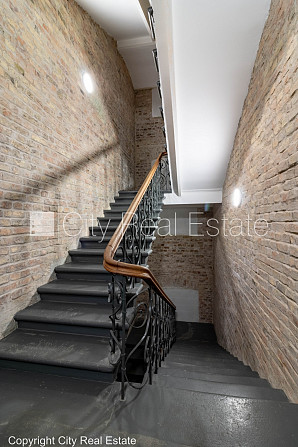 Дом во дворе, реновированный дом, лифт, лестничная клетка после капитального Рига - изображение 14