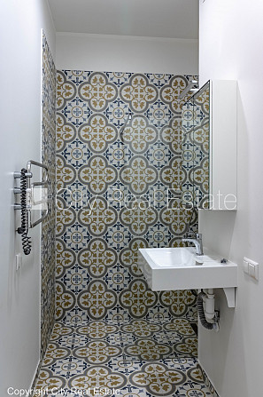 Дом во дворе, реновированный дом, лифт, лестничная клетка после капитального Рига - изображение 9