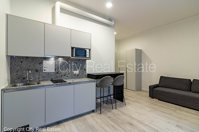 Дом во дворе, реновированный дом, лифт, лестничная клетка после капитального Рига - изображение 1