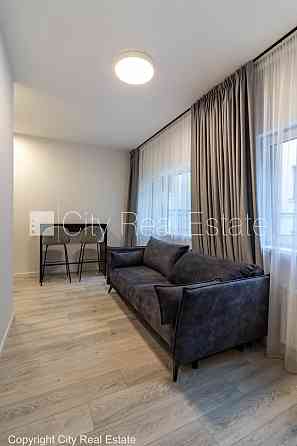 Дом во дворе, реновированный дом, закрытая территория, лифт, лестничная клетка Рига