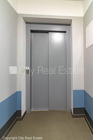 Дом во дворе, реновированный дом, закрытая территория, лифт, лестничная клетка Рига - изображение 13