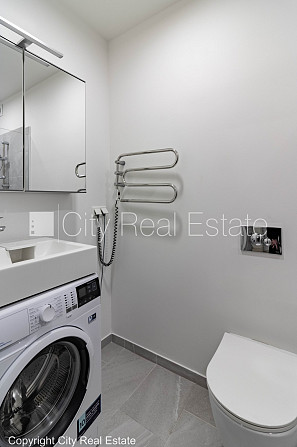 Дом во дворе, реновированный дом, закрытая территория, лифт, лестничная клетка Рига - изображение 8