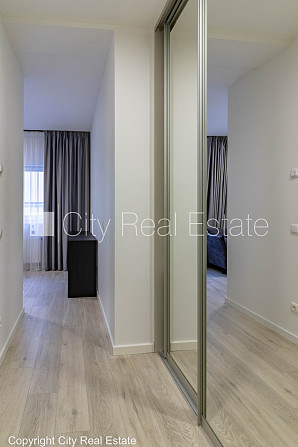 Дом во дворе, реновированный дом, закрытая территория, лифт, лестничная клетка Рига - изображение 11