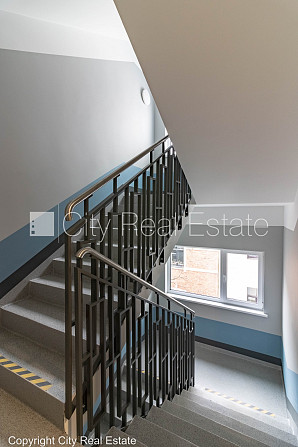 Дом во дворе, реновированный дом, закрытая территория, лифт, лестничная клетка Рига - изображение 14