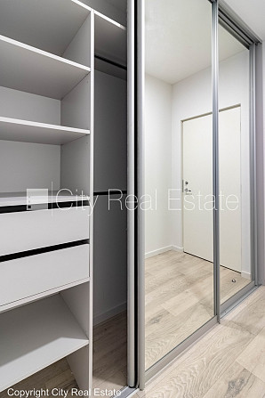 Дом во дворе, реновированный дом, закрытая территория, лифт, лестничная клетка Рига - изображение 10