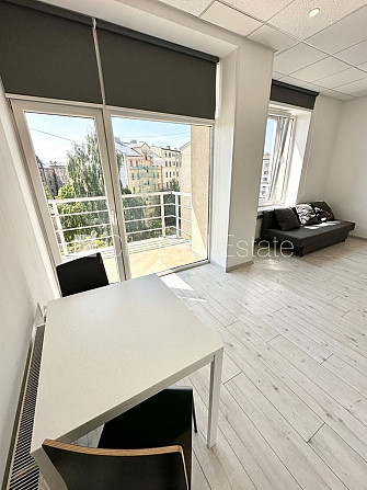 Jaunceltne, fasādes māja, ieeja no ielas, ir lifts, kāpņu telpa pēc kosmētiskā remonta, Rīga - foto 9