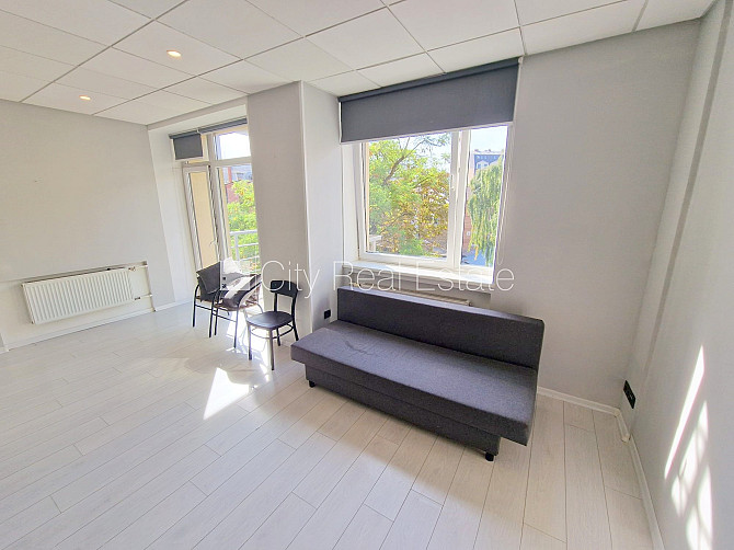 Jaunceltne, fasādes māja, ieeja no ielas, ir lifts, kāpņu telpa pēc kosmētiskā remonta, Rīga - foto 4