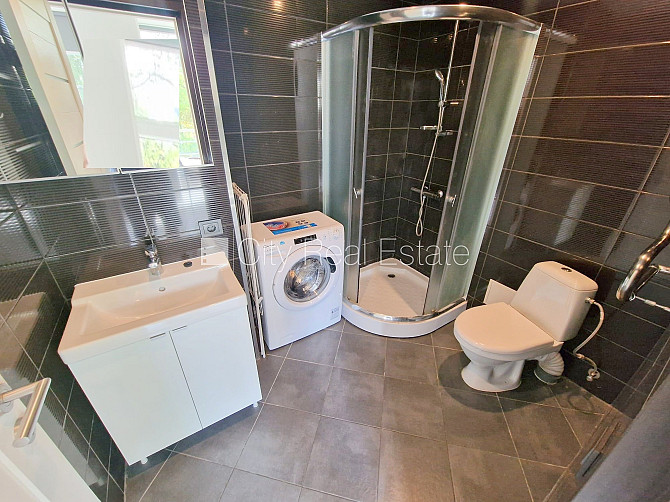 Jaunceltne, fasādes māja, ieeja no ielas, ir lifts, kāpņu telpa pēc kosmētiskā remonta, Rīga - foto 16