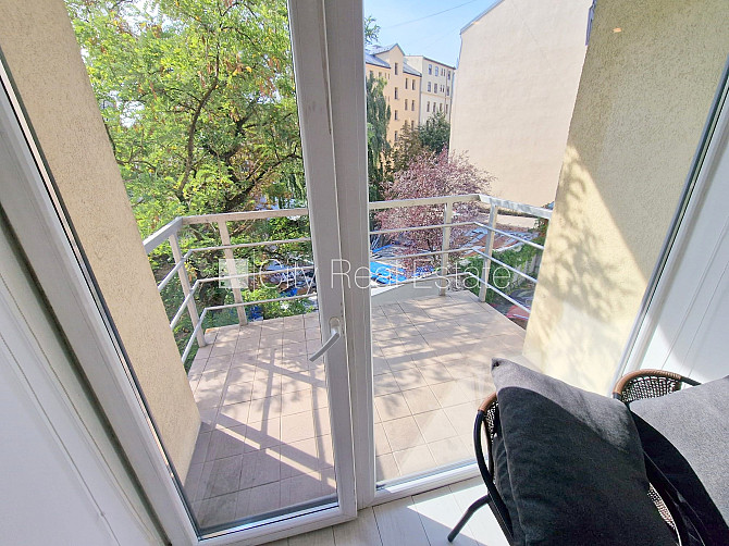 Jaunceltne, fasādes māja, ieeja no ielas, ir lifts, kāpņu telpa pēc kosmētiskā remonta, Rīga - foto 11