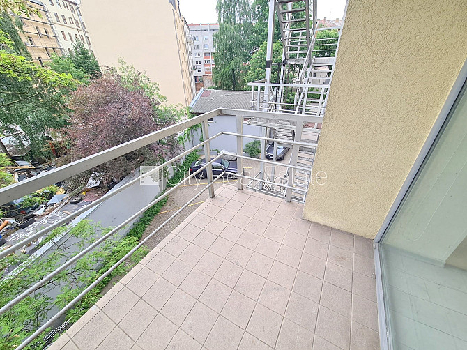 Jaunceltne, fasādes māja, ieeja no ielas, ir lifts, kāpņu telpa pēc kosmētiskā remonta, Rīga - foto 14