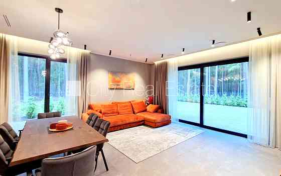 Частный дом, благоустроенная озеленённая территория, территория обнесена Юрмала