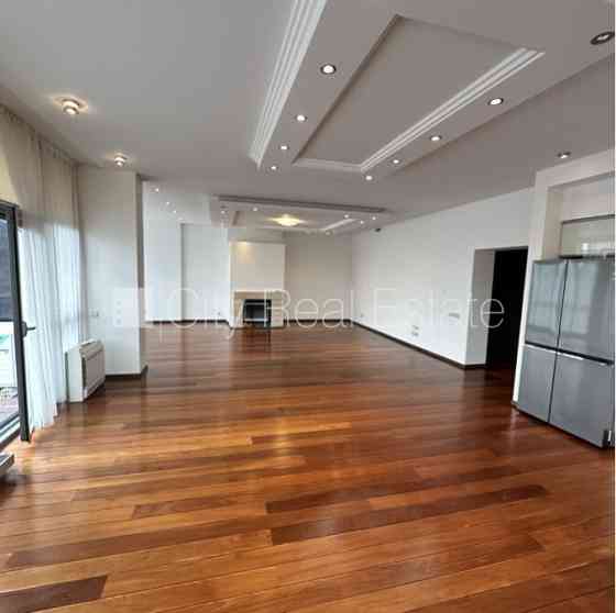 Новостройка, фасадный дом, благоустроенный озеленённый двор, закрытая Rīga