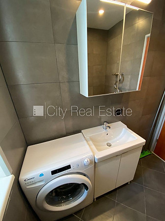 Фасадный дом, реновированный дом, закрытый двор, вход с улицы, лифт, лестничная Рига - изображение 6