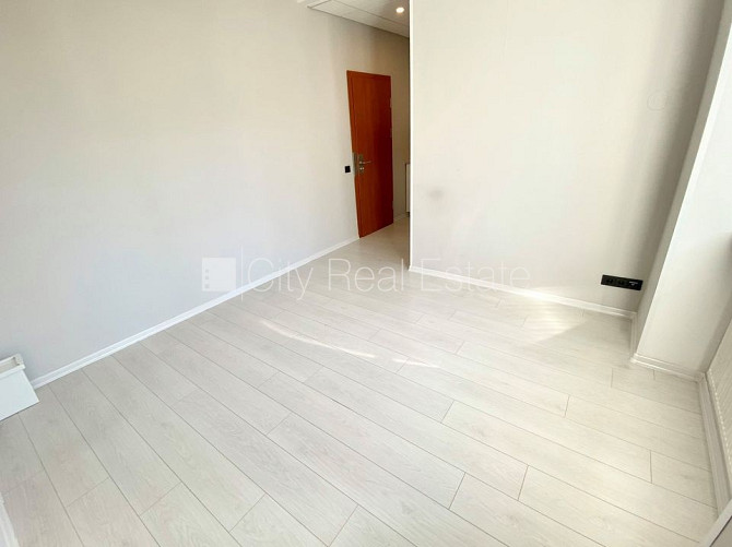 Фасадный дом, реновированный дом, закрытый двор, вход с улицы, лифт, лестничная Рига - изображение 2