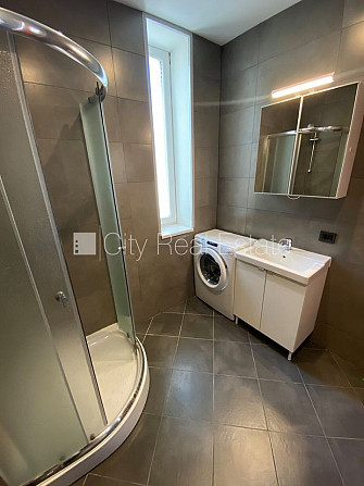 Фасадный дом, реновированный дом, закрытый двор, вход с улицы, лифт, лестничная Рига - изображение 5