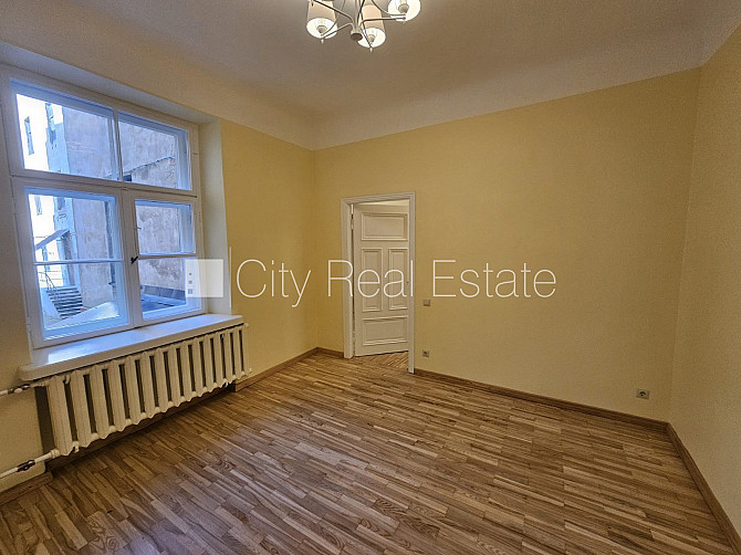 Фасадный дом, реставрированный дом, благоустроенная озеленённая территория, Рига - изображение 4