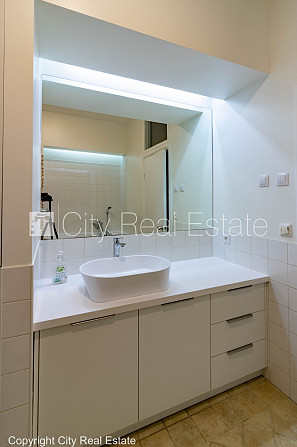 Фасадный дом, благоустроенный озеленённый двор, лестничная клетка после Рига - изображение 13