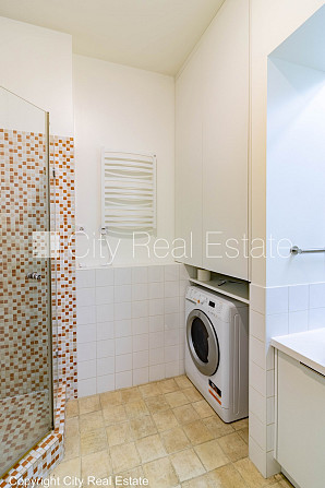 Фасадный дом, благоустроенный озеленённый двор, лестничная клетка после Рига - изображение 15