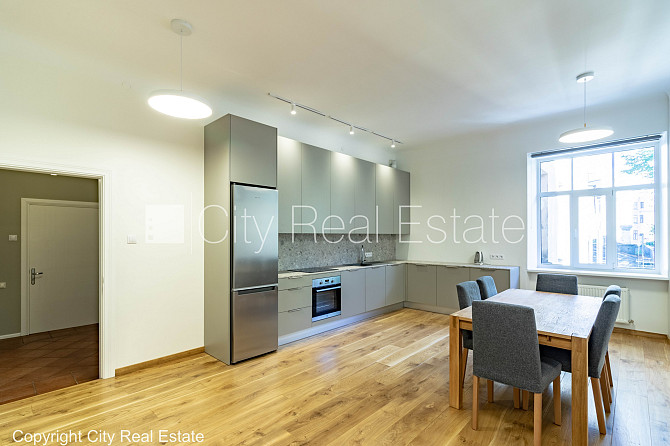 Фасадный дом, благоустроенный озеленённый двор, лестничная клетка после Рига - изображение 2