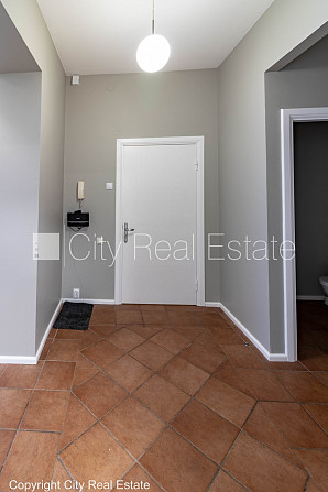 Фасадный дом, благоустроенный озеленённый двор, лестничная клетка после Рига - изображение 18