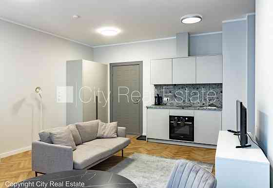 Фасадный дом, реновированный дом, благоустроенная озеленённая территория, лифт, Рига