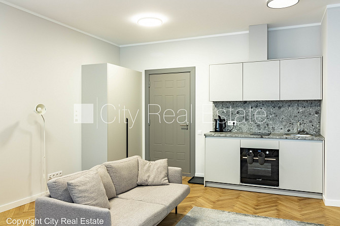 Фасадный дом, реновированный дом, благоустроенная озеленённая территория, лифт, Рига - изображение 5