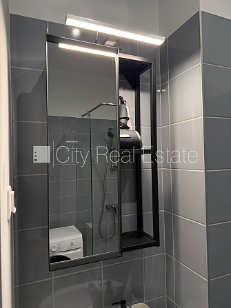 Фасадный дом, реновированный дом, благоустроенная озеленённая территория, лифт, Рига - изображение 9