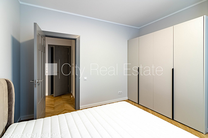 Фасадный дом, реновированный дом, благоустроенная озеленённая территория, лифт, Рига - изображение 6