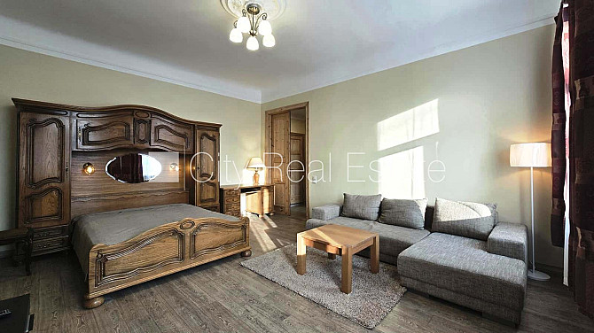 Фасадный дом, закрытый двор, возможность аренды парковки, вход со двора, окна Рига - изображение 12