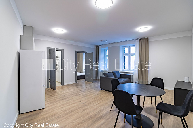 Фасадный дом, реновированный дом, благоустроенная озеленённая территория, лифт, Рига - изображение 1