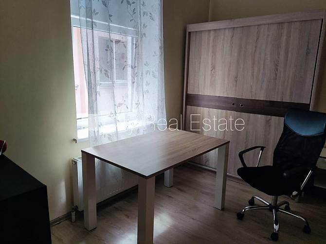 Здание во дворе, реновированный дом, благоустроенная озеленённая территория, Рига - изображение 13