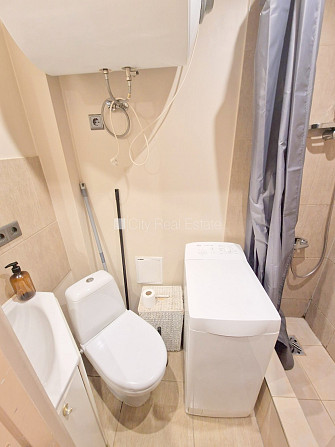 Здание во дворе, место для машины, вход со двора, окна выходят во двор, Рига - изображение 15