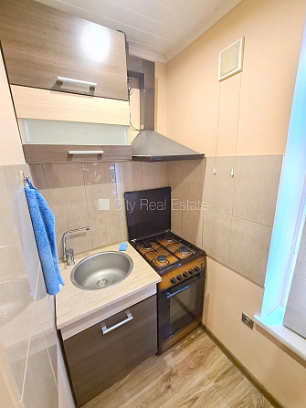 Здание во дворе, место для машины, вход со двора, окна выходят во двор, Рига - изображение 9