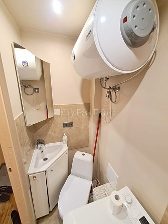 Здание во дворе, место для машины, вход со двора, окна выходят во двор, Рига - изображение 13