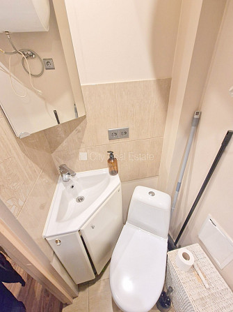 Здание во дворе, место для машины, вход со двора, окна выходят во двор, Рига - изображение 14