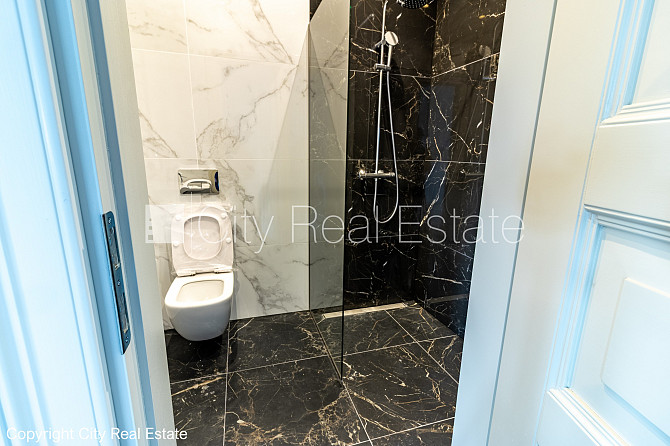 Фасадный дом, реновированный дом, закрытый двор, вход с улицы и со двора, лифт, Рига - изображение 15