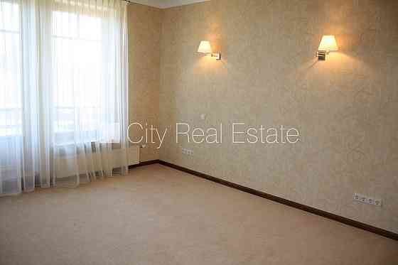 Частный дом, благоустроенная озеленённая территория, территория обнесена Юрмала